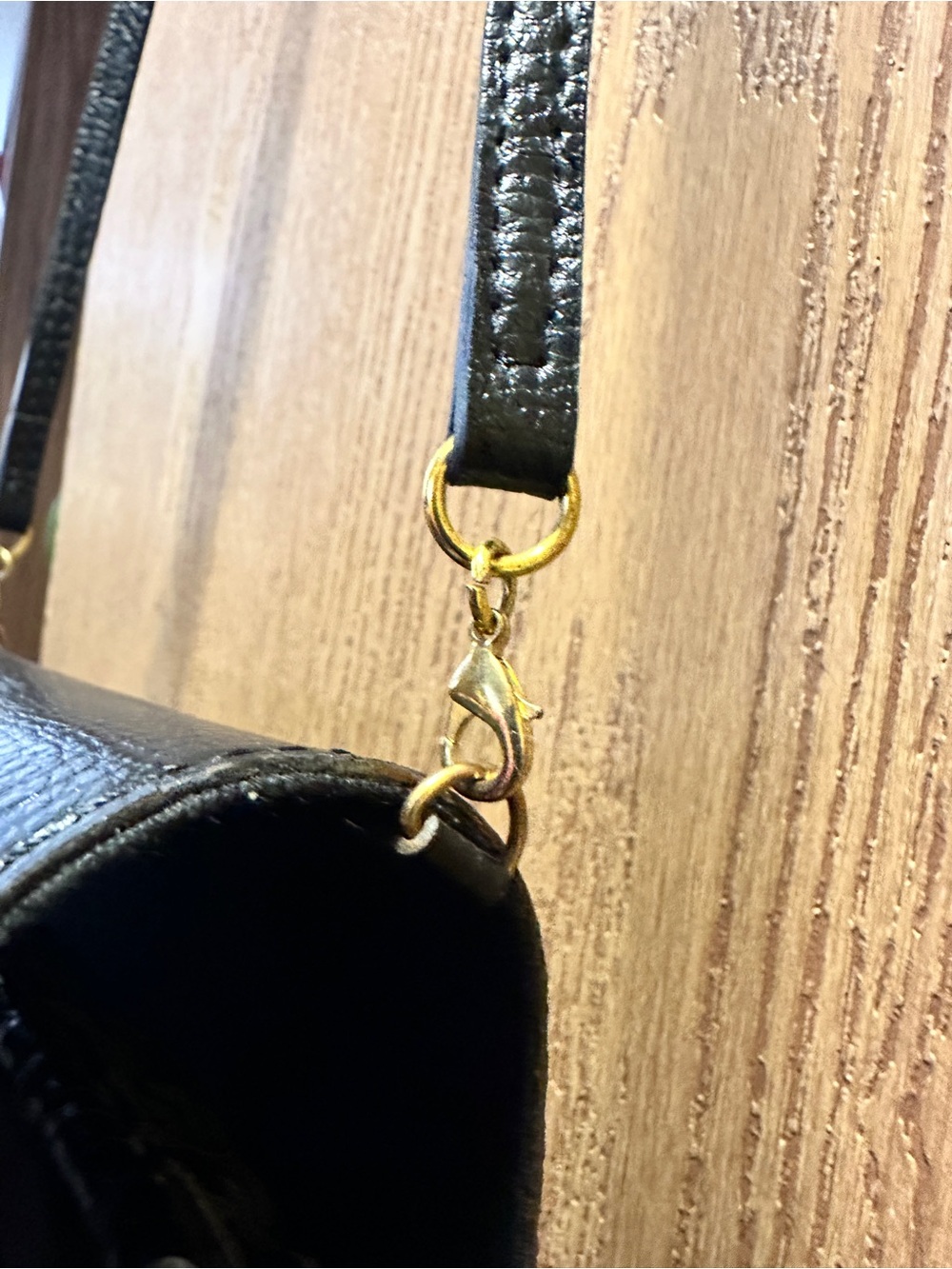 Serpui Black Woven Leather Crossbody bag with Gold Turn-Lock - Picture 6 of 15